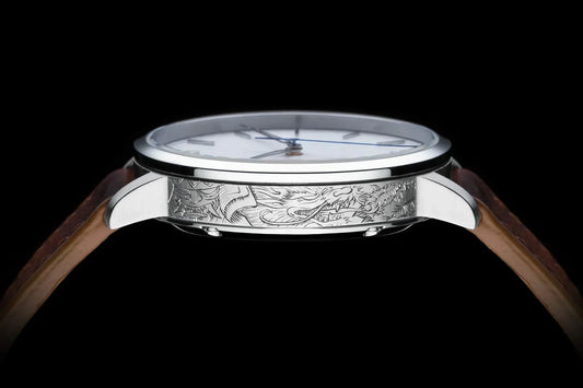 Gravure horlogère : histoire, techniques et personnalisation des montres